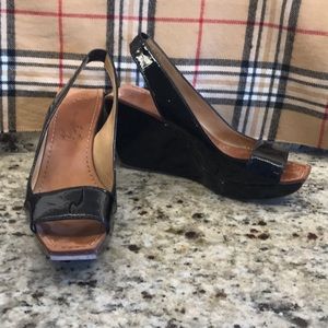 Modern Vintage •black patent wedges• size 11